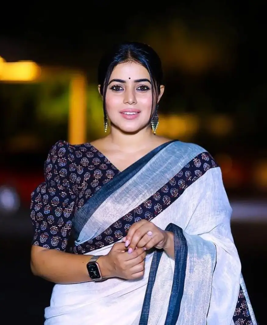 Malayalam Girl Shamna Kasim In White Border Saree Blue Blouse